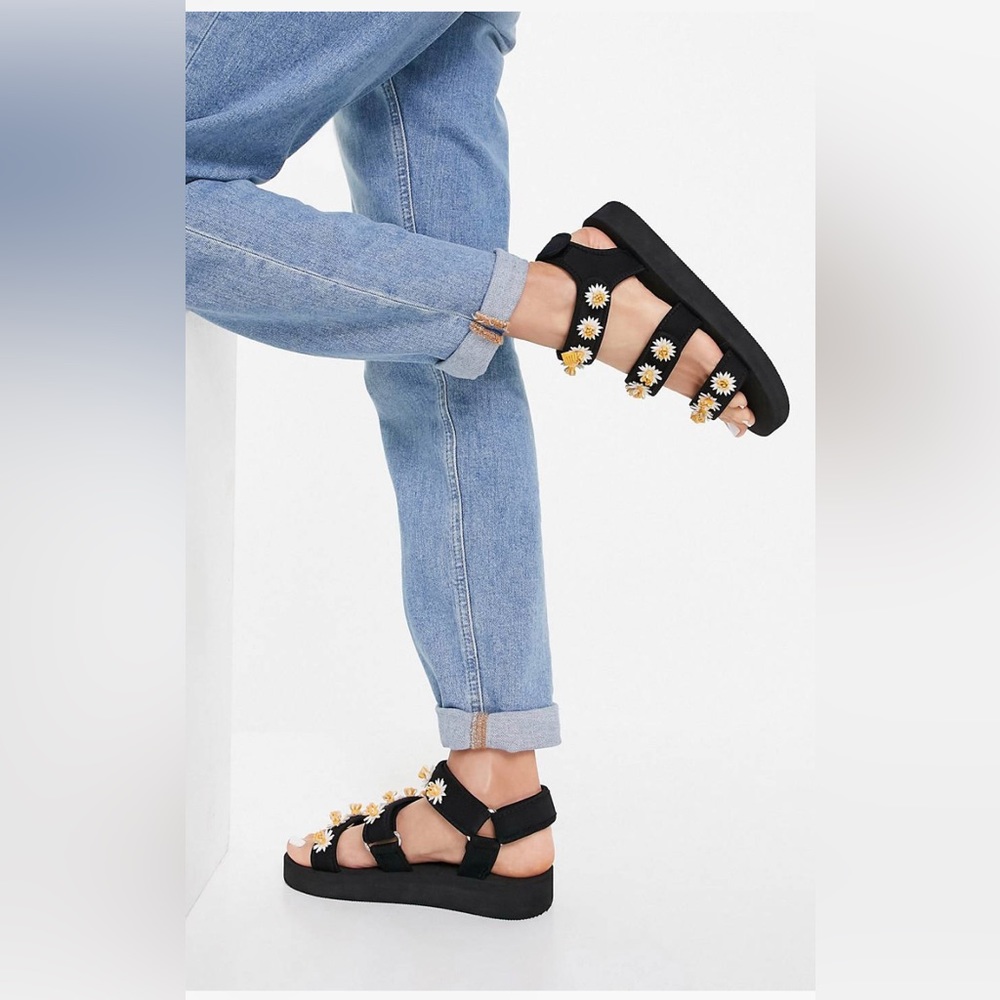 ASOS Design Forget Me Not sporty sandals with Daisy trim. Women’s US 8